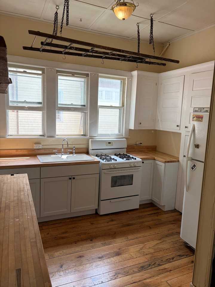 319 S Albany St #1 - Photo 4 of 13