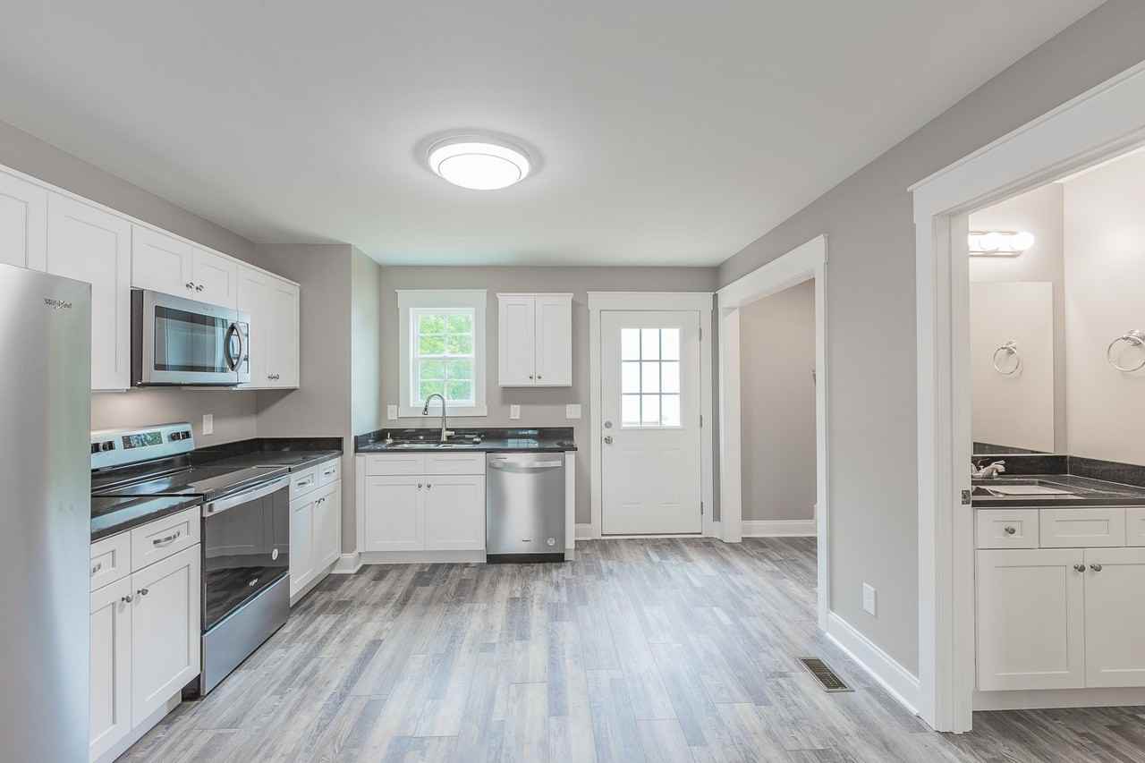 110 Wildwood Rd Ne #B - Photo 3 of 20