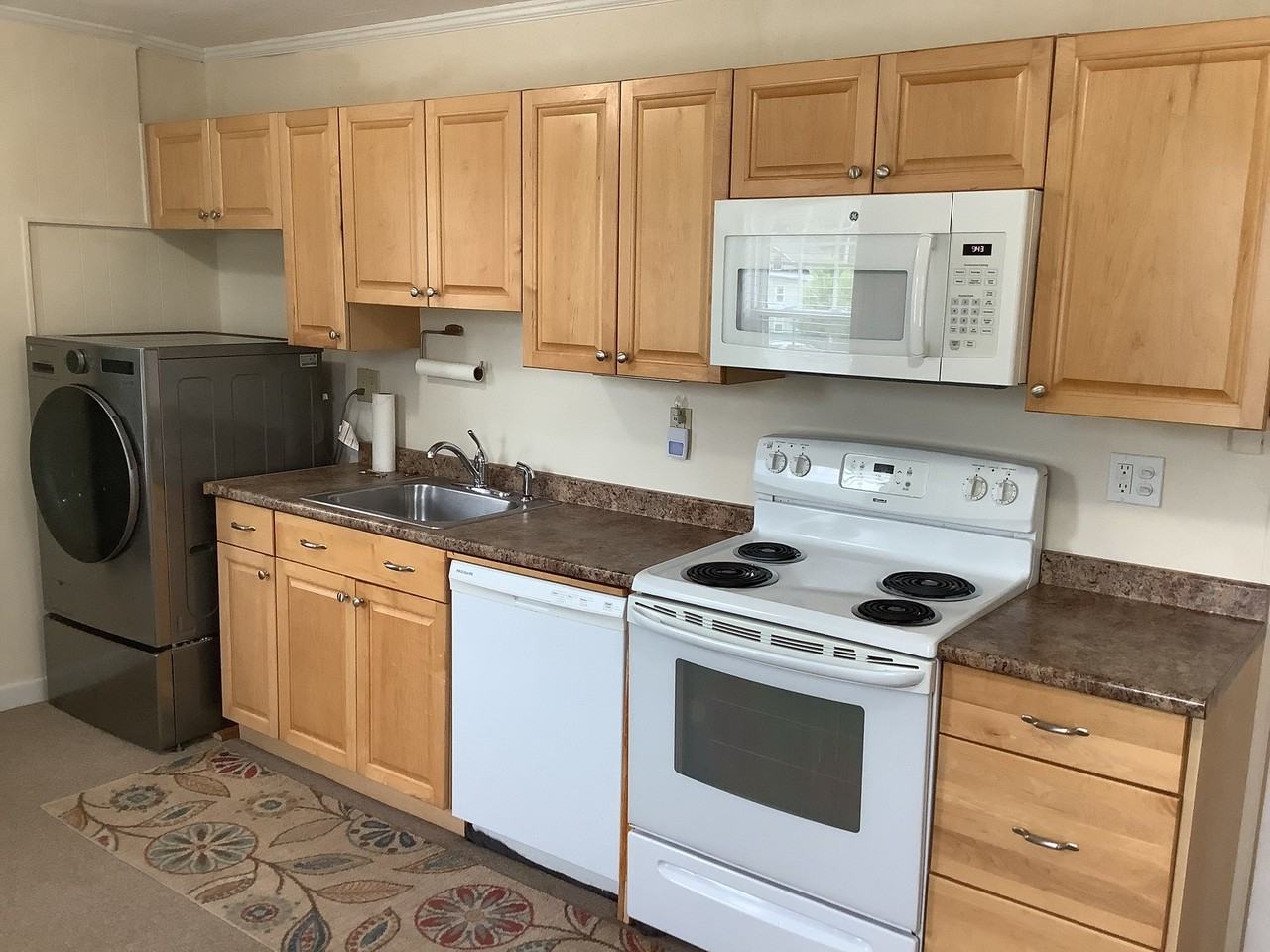 207 Andover St - Photo 4 of 12