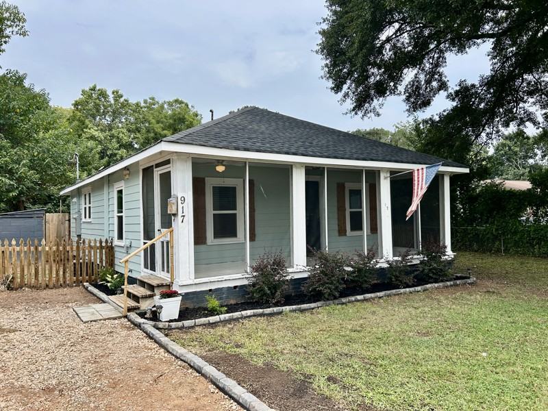 917 Laye St - Photo 2 of 17