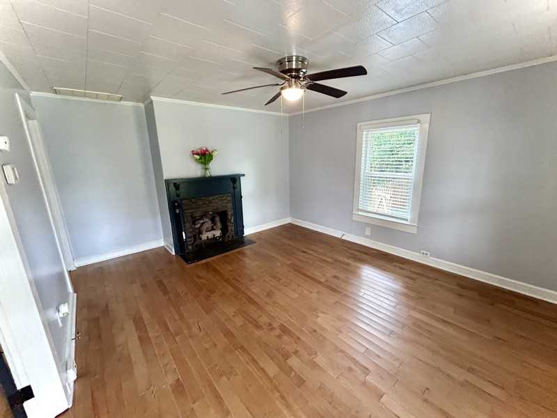917 Laye St - Photo 5 of 17