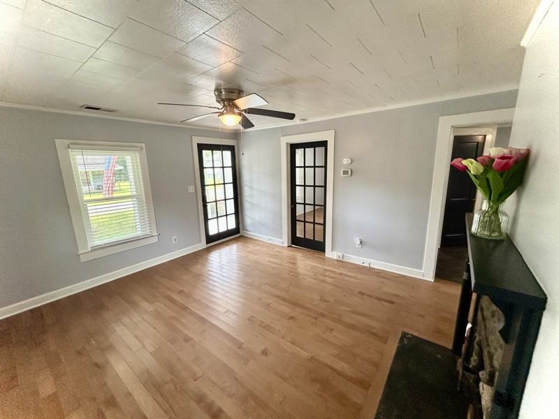917 Laye St - Photo 7 of 17