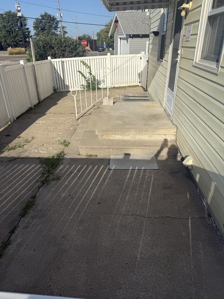 1329 S Newton St - Photo 3 of 14