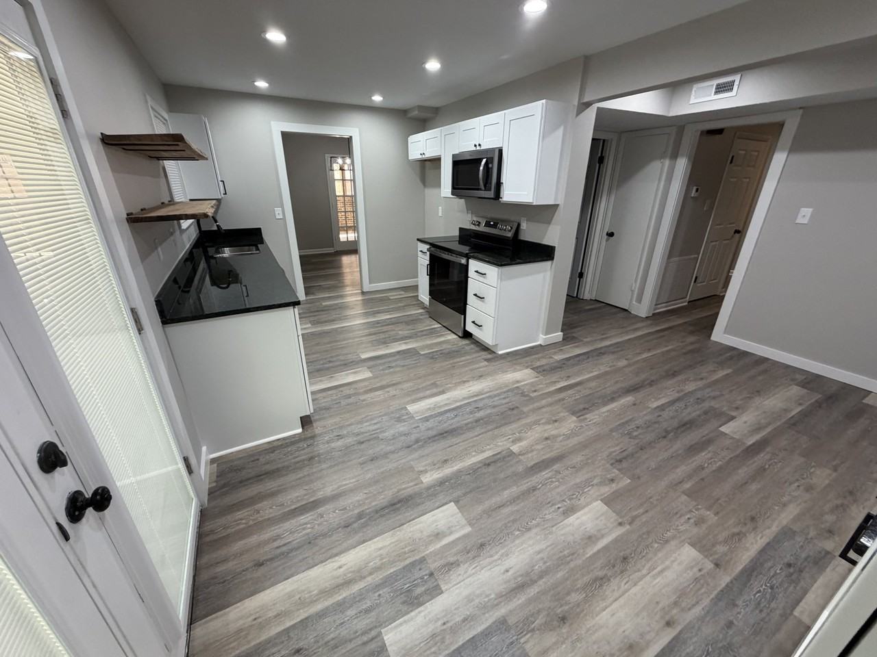 657 Thomas Ave - Photo 3 of 12