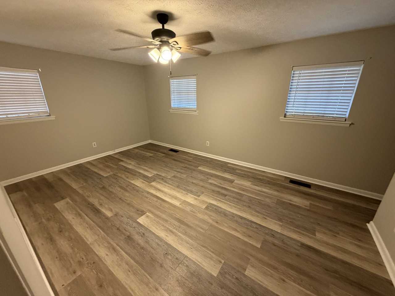 657 Thomas Ave - Photo 6 of 12