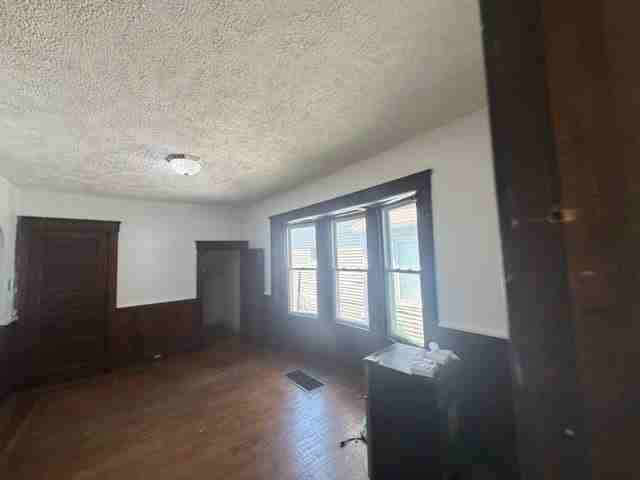 2049 W 81st St - Photo 4 of 12
