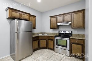 featured image of 416 E 5th St #B2