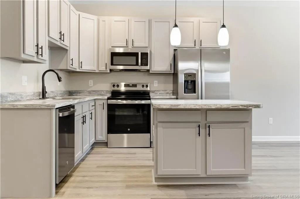 131 Level St #6 - Photo 3 of 17
