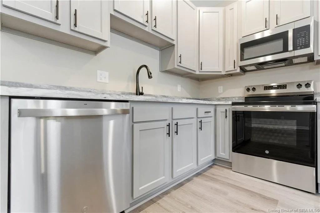 131 Level St #6 - Photo 7 of 17