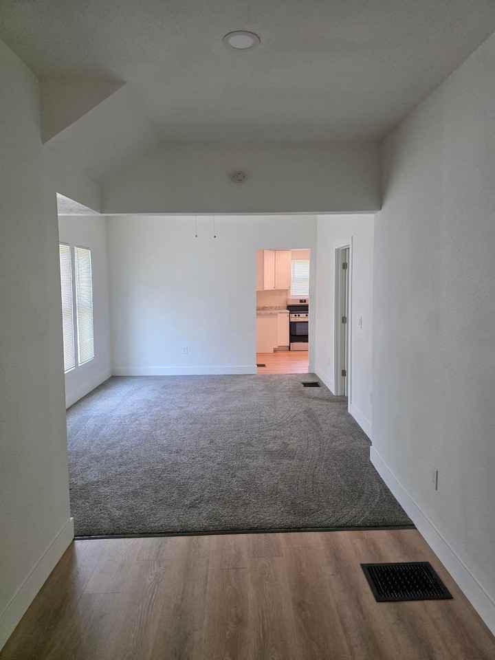 336 Warren Ave - Photo 2 of 6