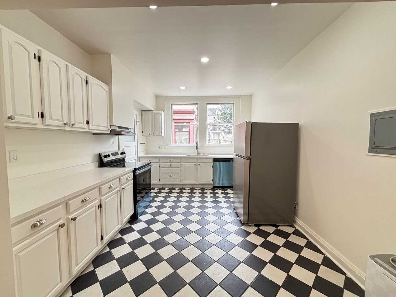 436 Bellevue Ave #02 - Photo 7 of 30