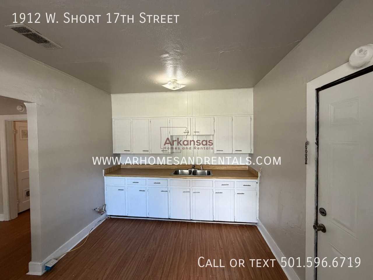 1912 W Short 17th St - Photo 4 of 9