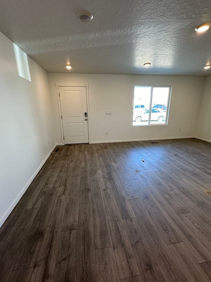 253 N Portside Ln - Photo 5 of 22