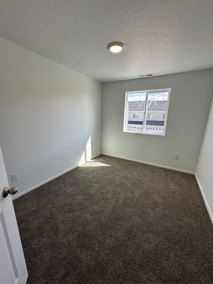 253 N Portside Ln - Photo 6 of 22