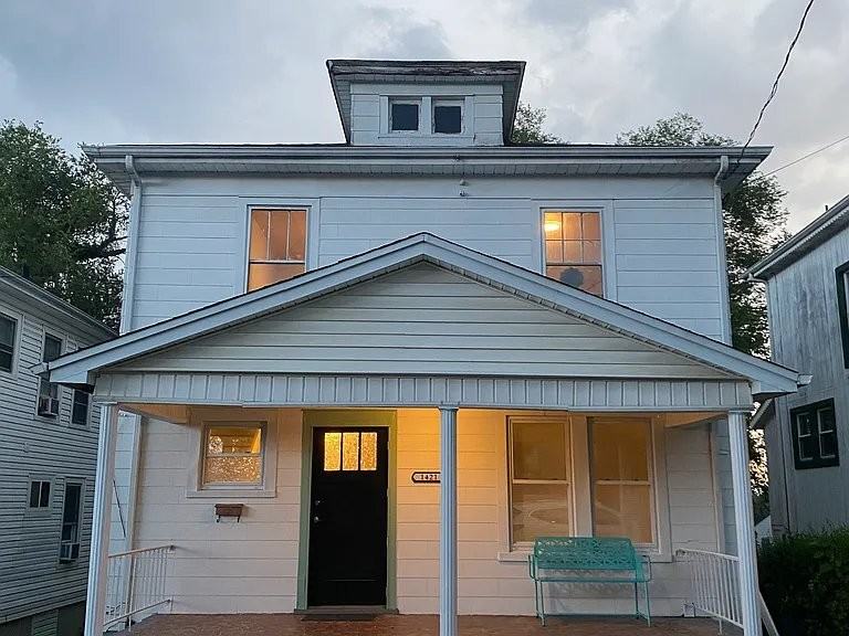 1421 7th St Se - Photo 2 of 12