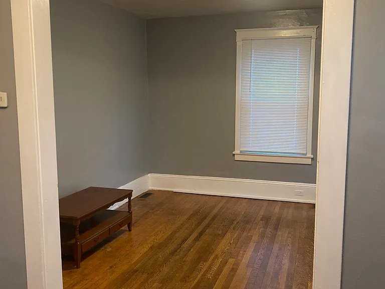 1421 7th St Se - Photo 5 of 12