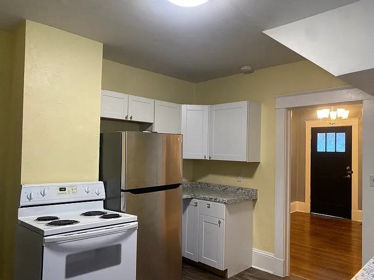 1421 7th St Se - Photo 6 of 12