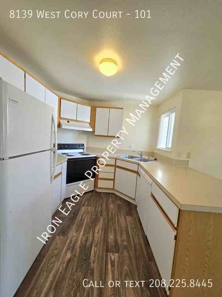 8139 W Cory Ct - Photo 3 of 10