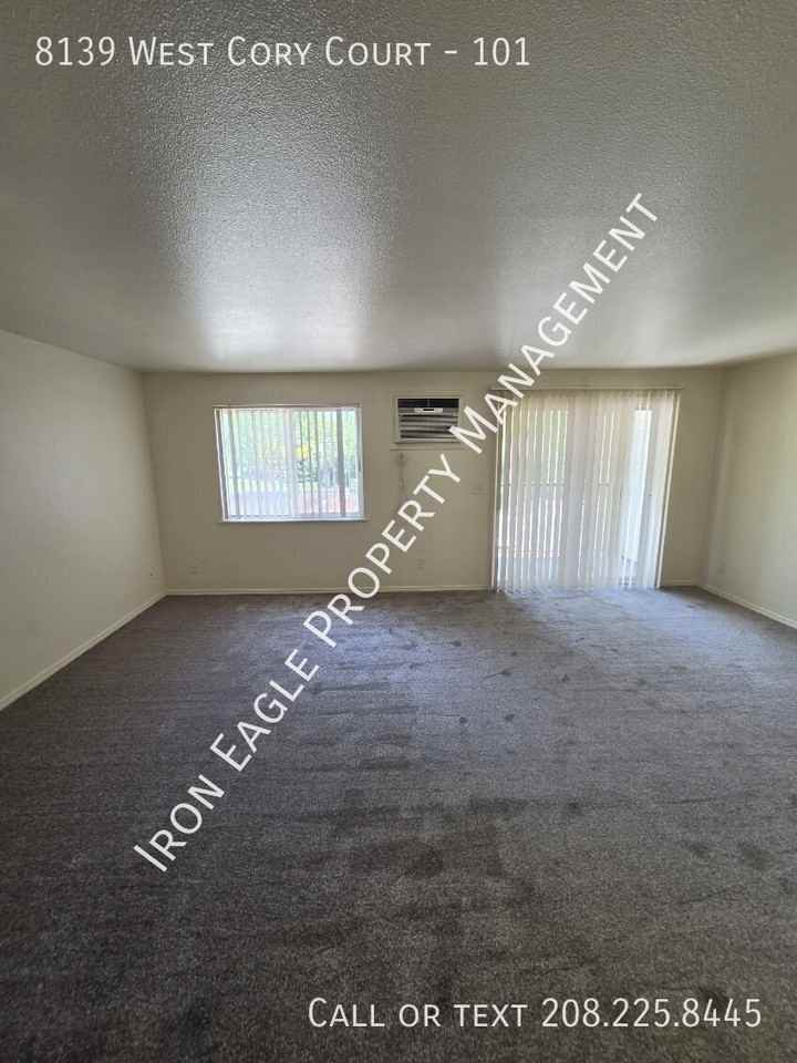 8139 W Cory Ct - Photo 6 of 10