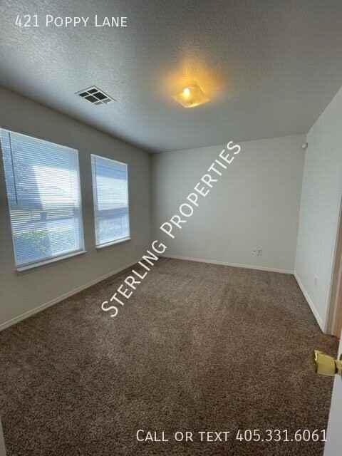421 Poppy Ln - Photo 6 of 26