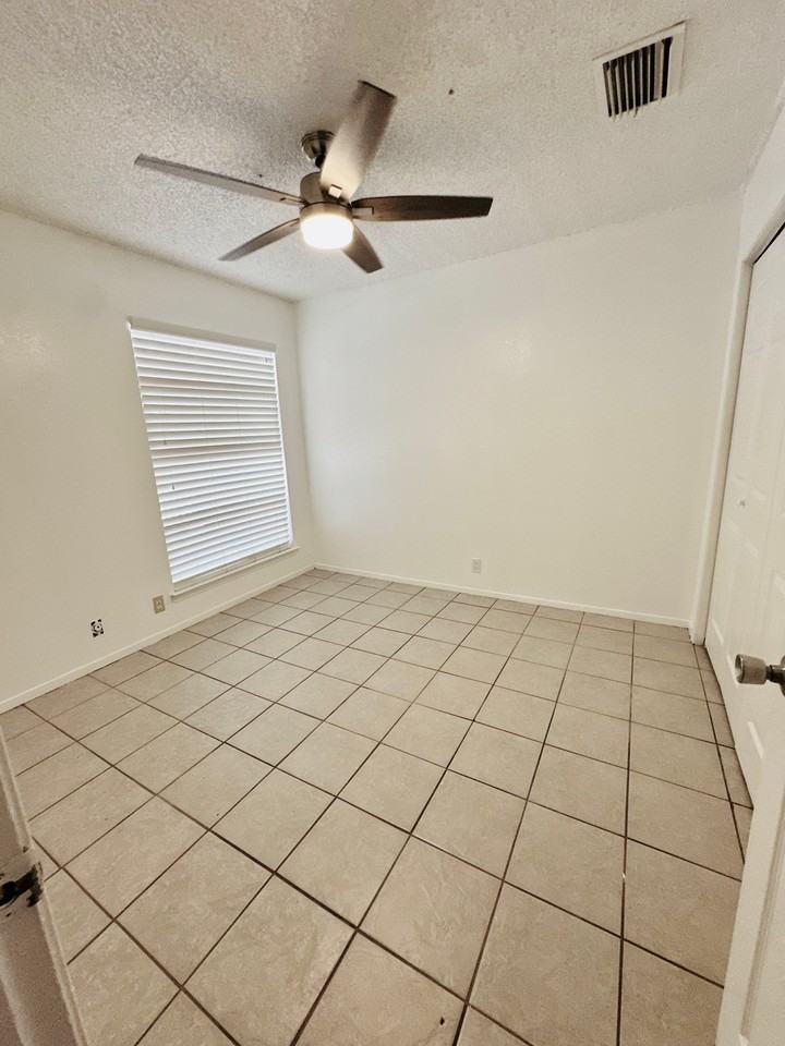 503 Parkwood Dr - Photo 5 of 9