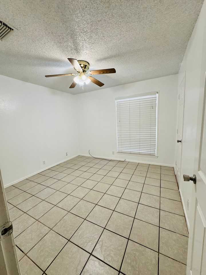 503 Parkwood Dr - Photo 7 of 9