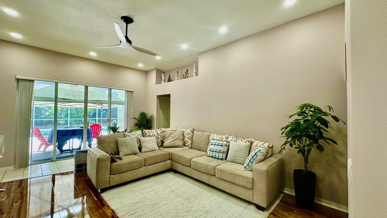3612 Foxcroft Cir - Photo 3 of 20