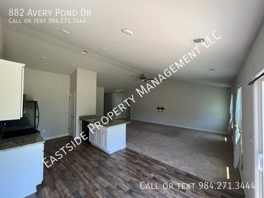 882 Avery Pond Dr - Photo 5 of 15