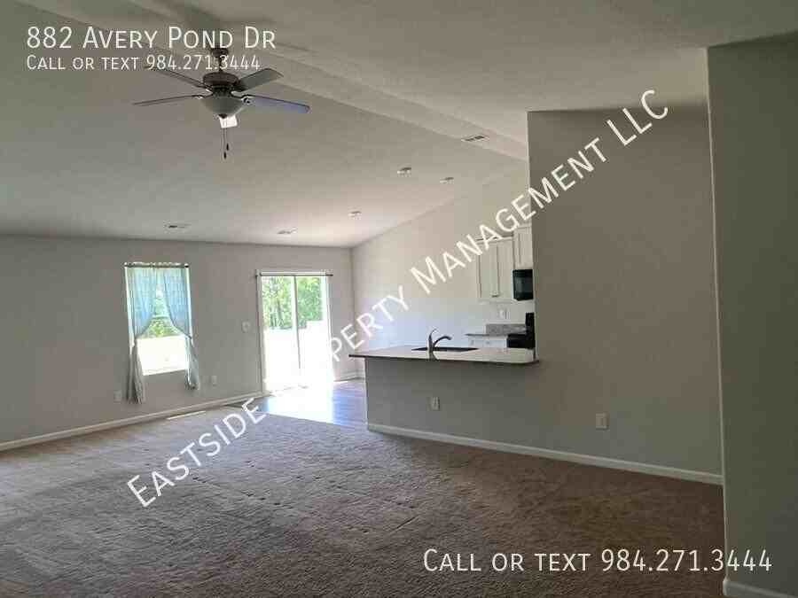882 Avery Pond Dr - Photo 6 of 15