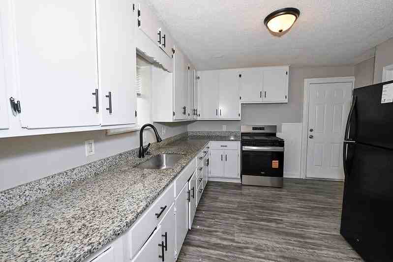 319 Olive St #1N - Photo 7 of 14