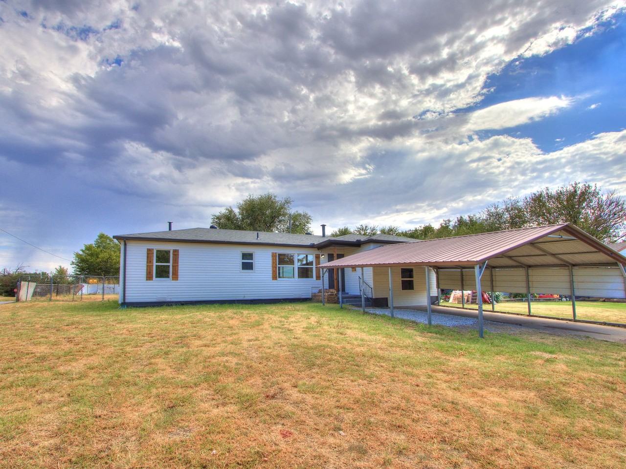 1116 Hickory Ln