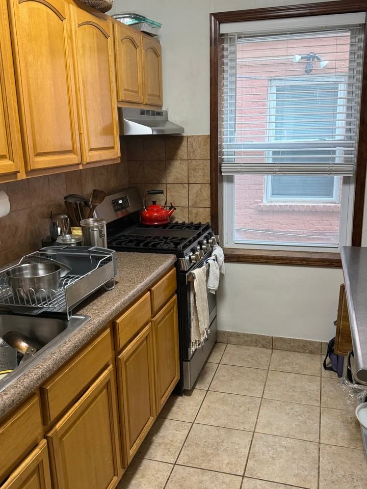 4523 45th St - Photo 4 of 11