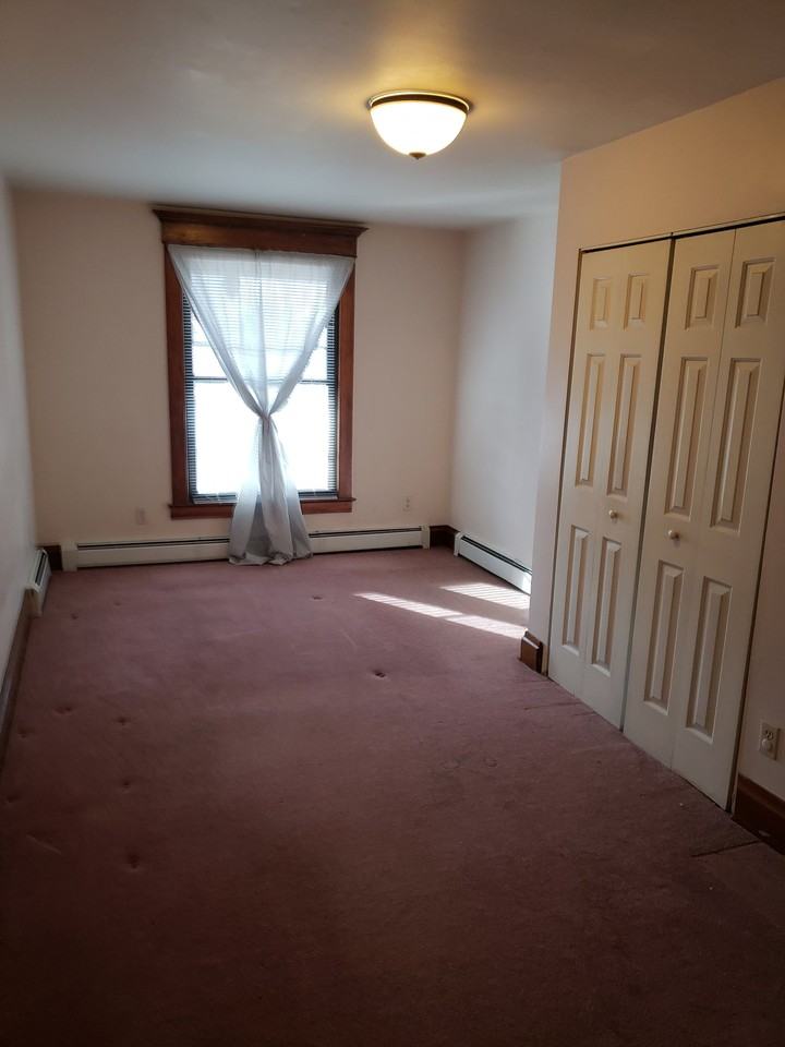521 W 10th St #521APT2 - Photo 6 of 10