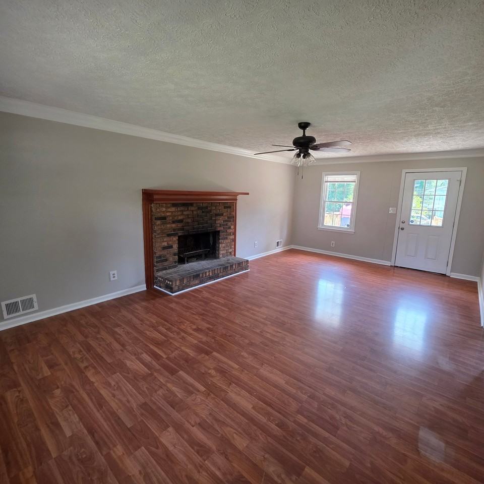 552 Plantation Blvd - Photo 2 of 10