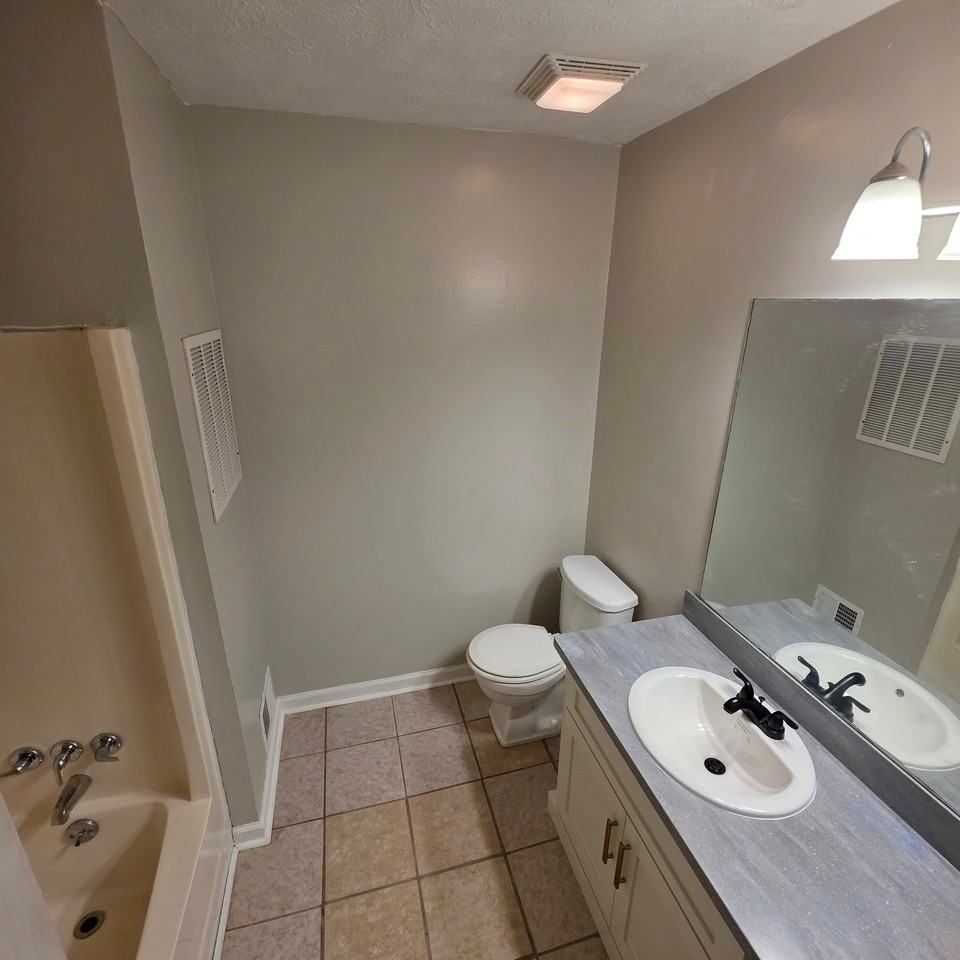 552 Plantation Blvd - Photo 5 of 10
