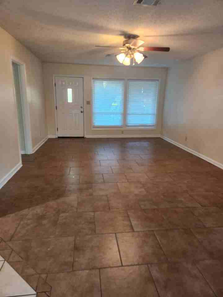 6011 Audubon Dr - Photo 2 of 8