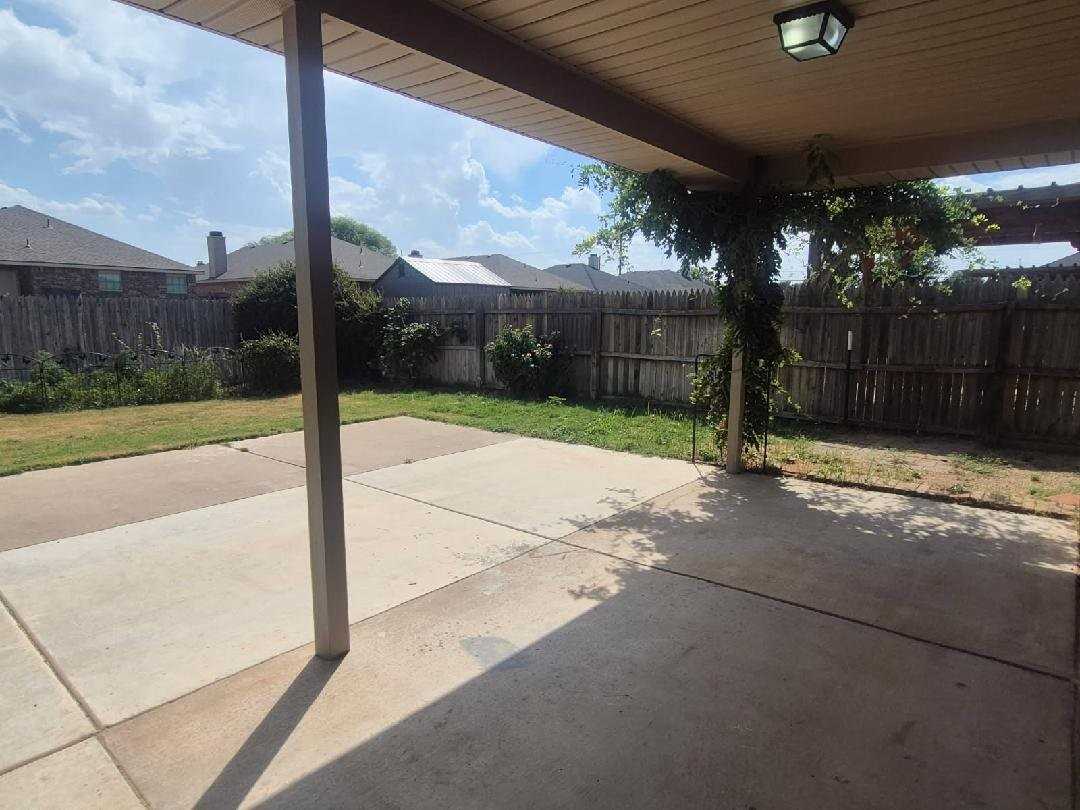 5733 109th St - Photo 2 of 13
