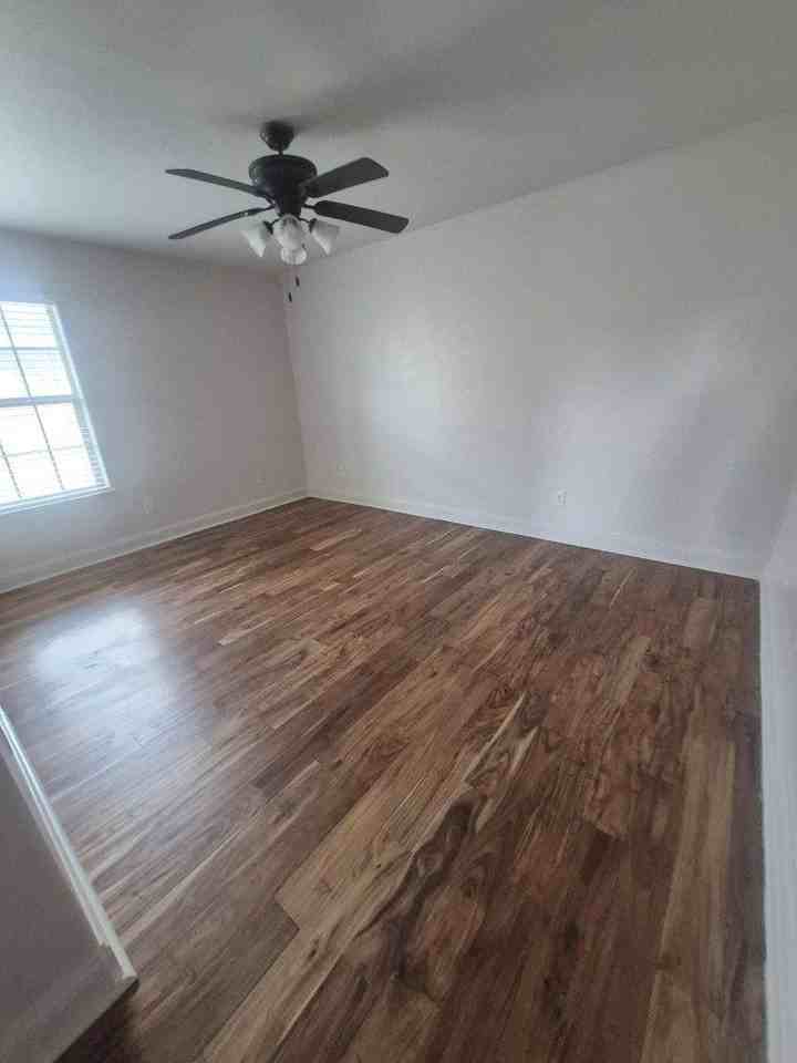 5733 109th St - Photo 5 of 13