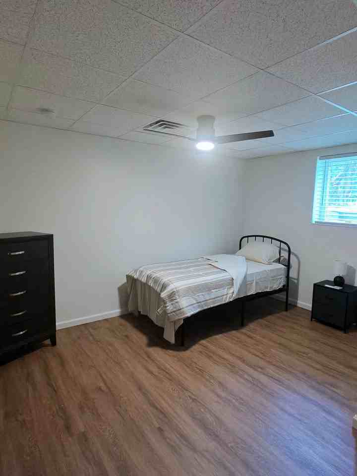 410 Pennsylvania Ave - Photo 2 of 13