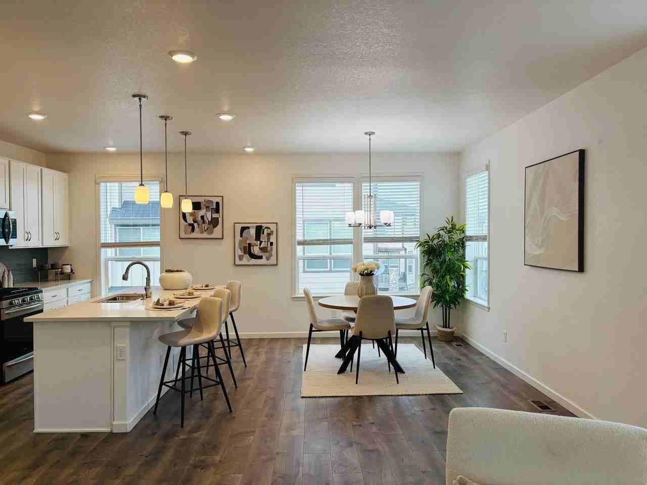 1592 Castle Creek Cir - Photo 4 of 7