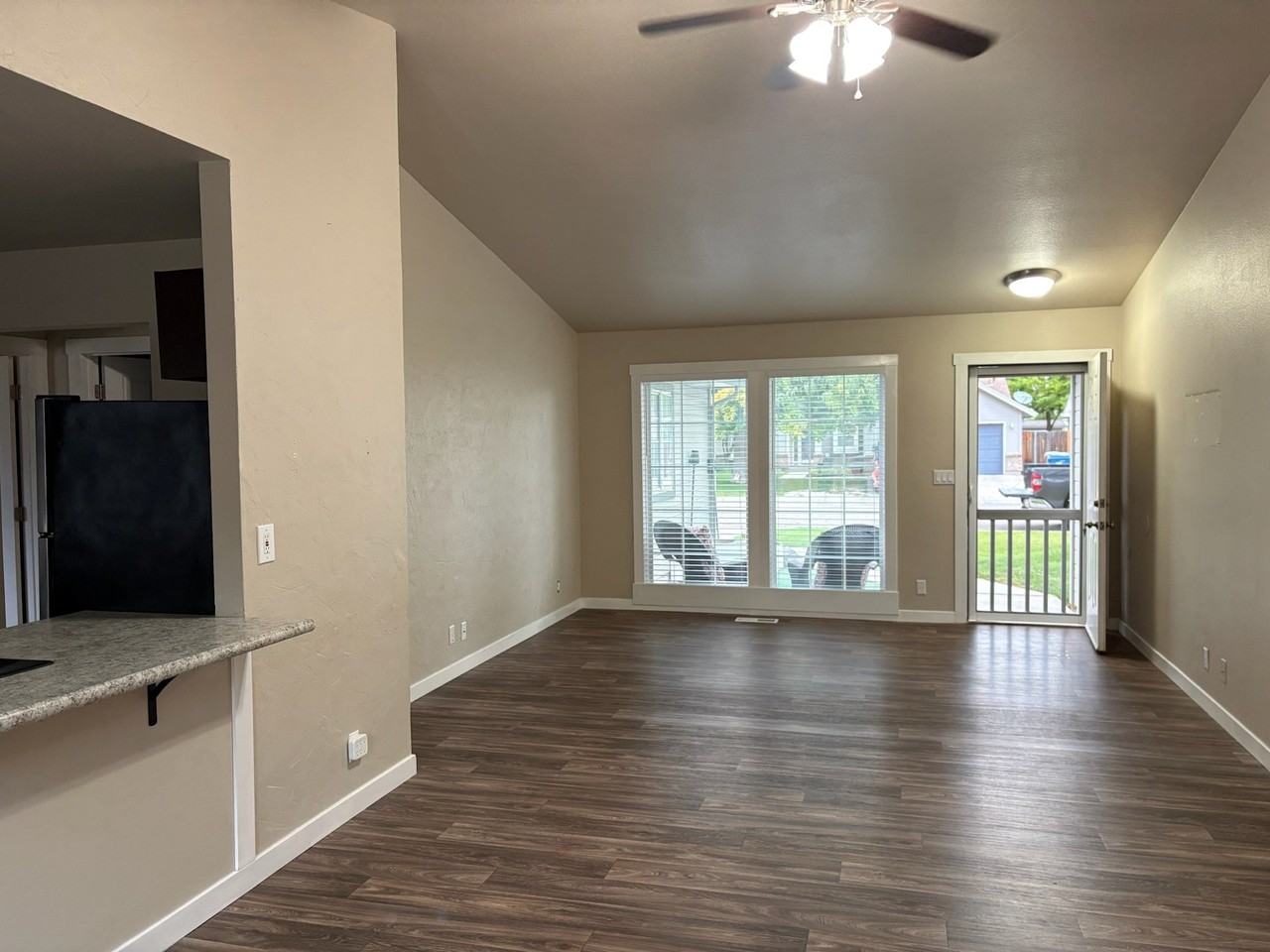 10959 W Glen Ellyn St - Photo 3 of 11