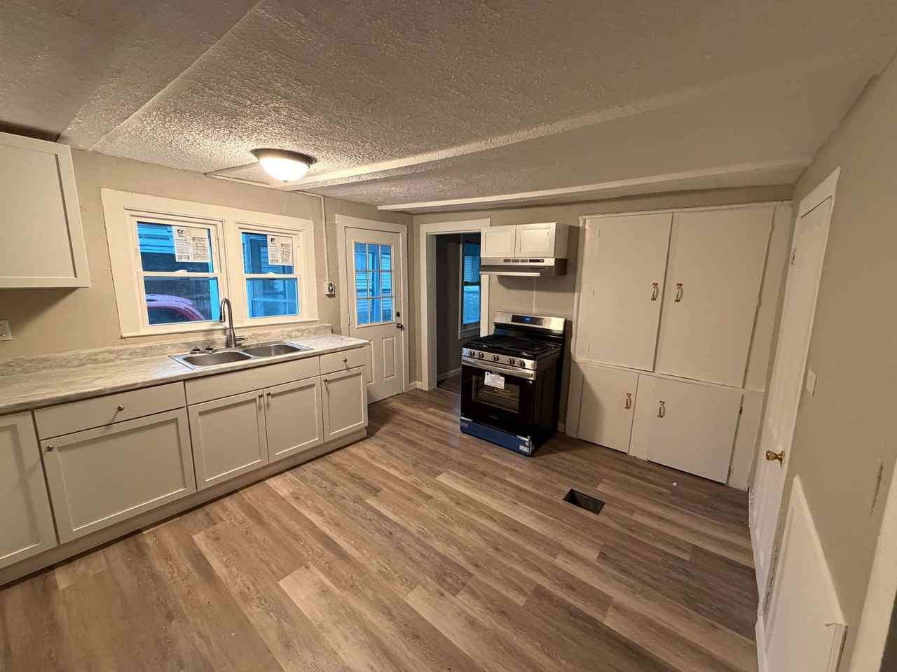 358 S 6th St #1 - Photo 3 of 15