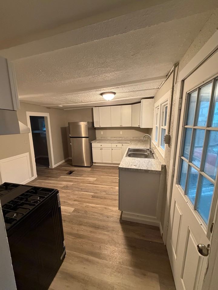 358 S 6th St #1 - Photo 4 of 15
