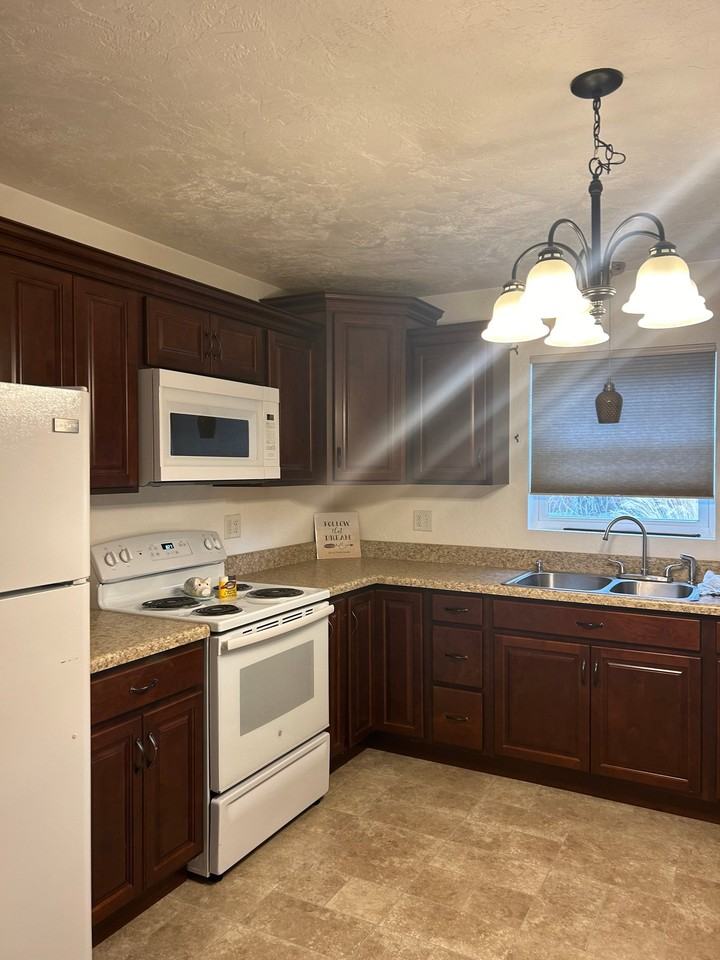 1047 Myers Rd - Photo 5 of 17