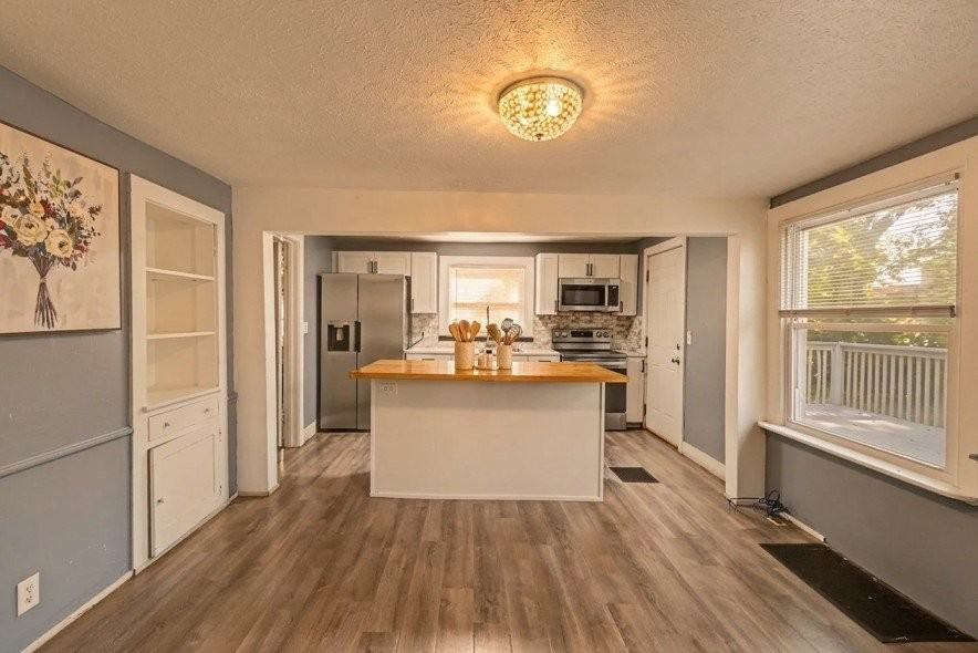 1216 N Capitol Ave #1 - Photo 2 of 12