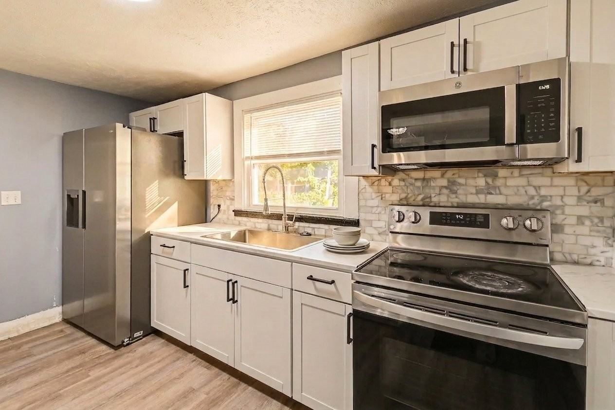 1216 N Capitol Ave #1 - Photo 3 of 12