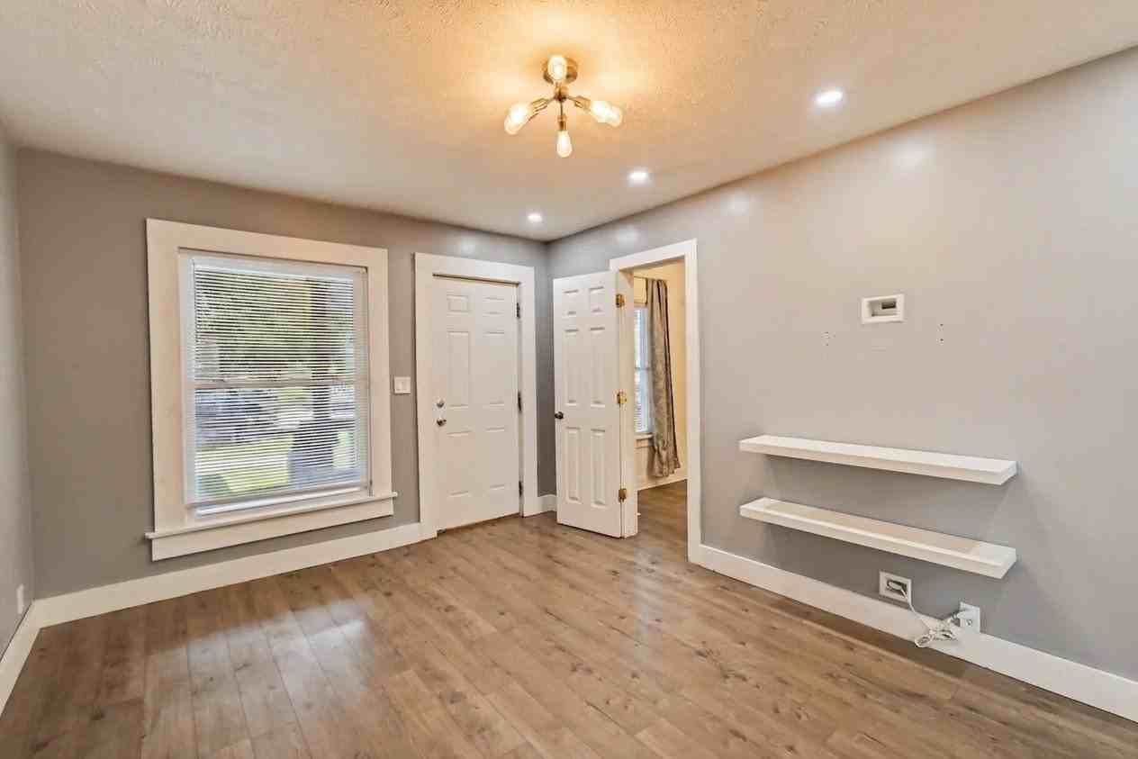 1216 N Capitol Ave #1 - Photo 4 of 12