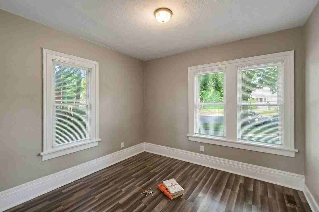 1216 N Capitol Ave #1 - Photo 6 of 12