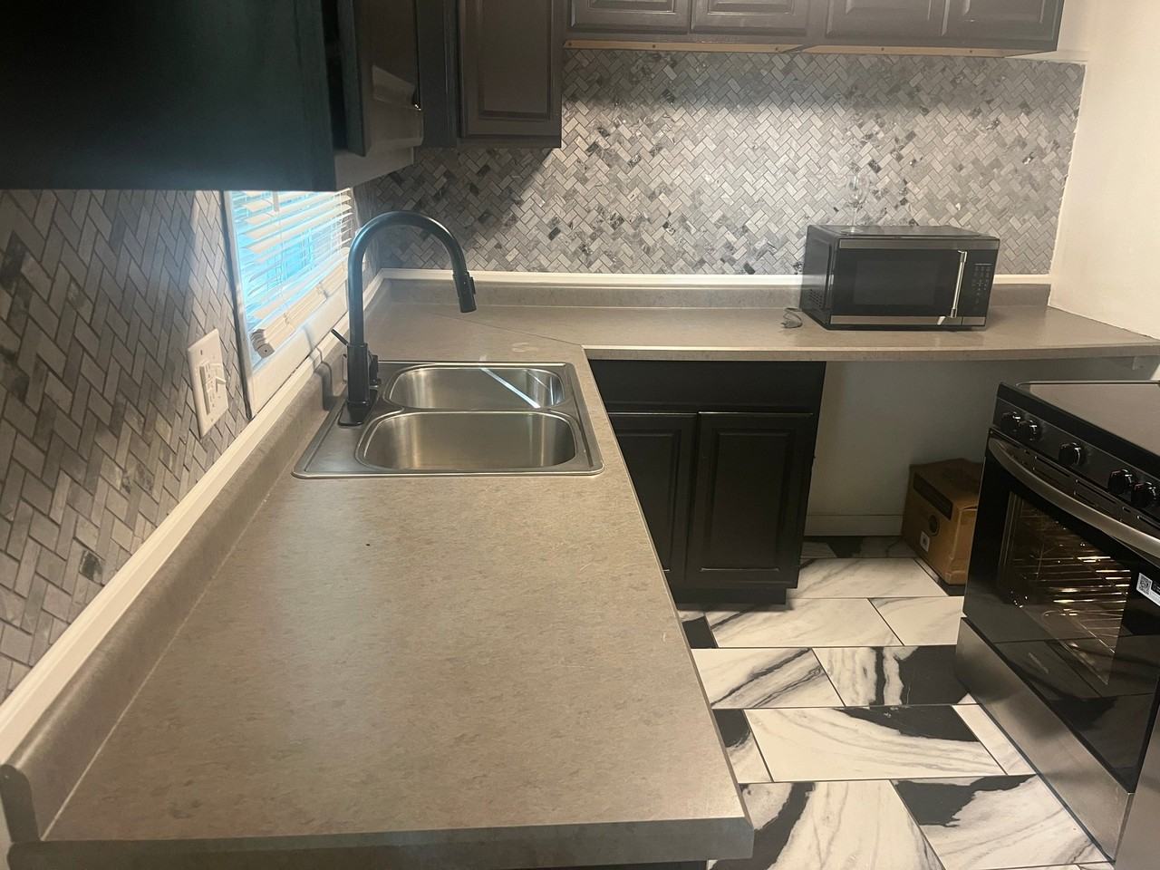 2406 Wythe Ct - Photo 3 of 16