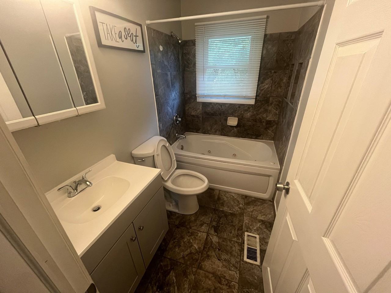2406 Wythe Ct - Photo 6 of 16